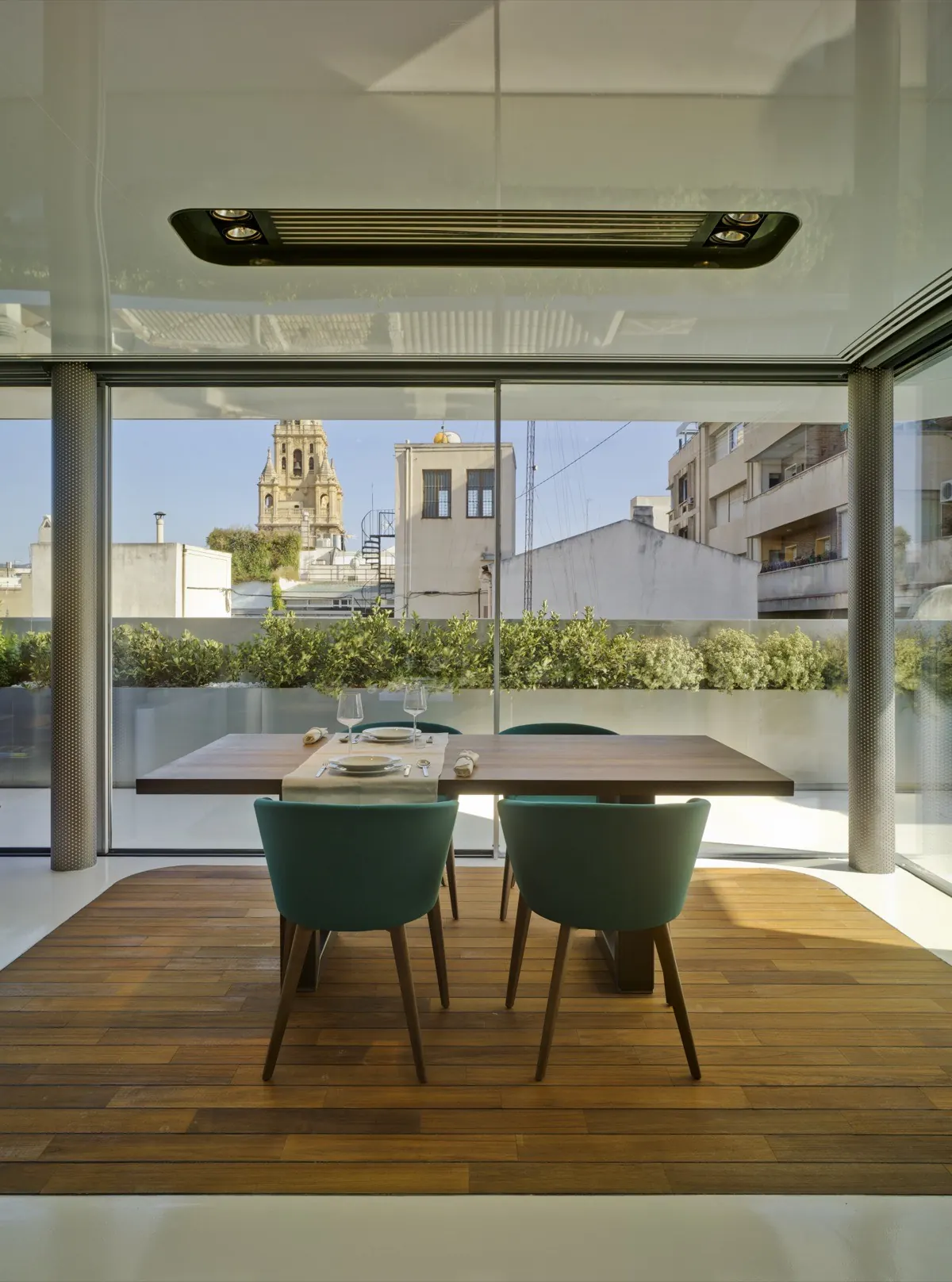 Floor to ceiling APX20 Plus sliding doors onto a roof terrace