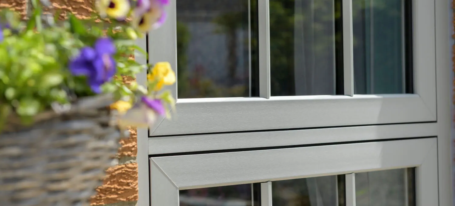 Flush sash window